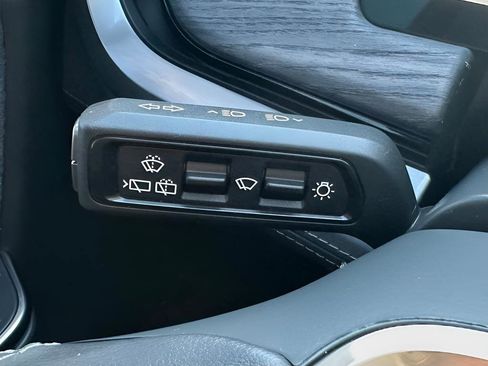 Used 2022 Rivian R1S Adventure image 54