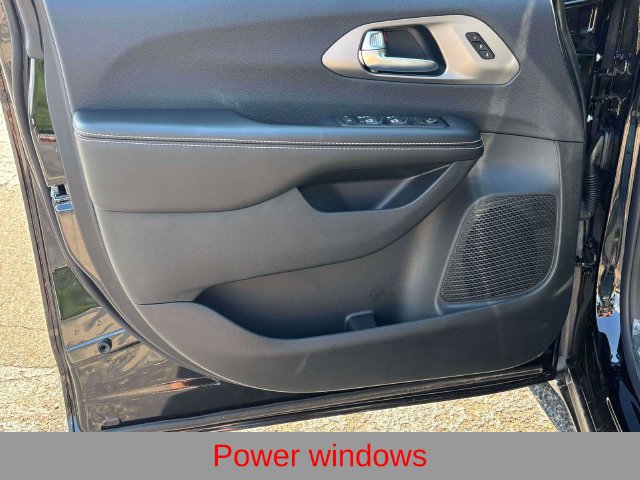 New 2027 Chrysler Pacifica Select FWD image 22