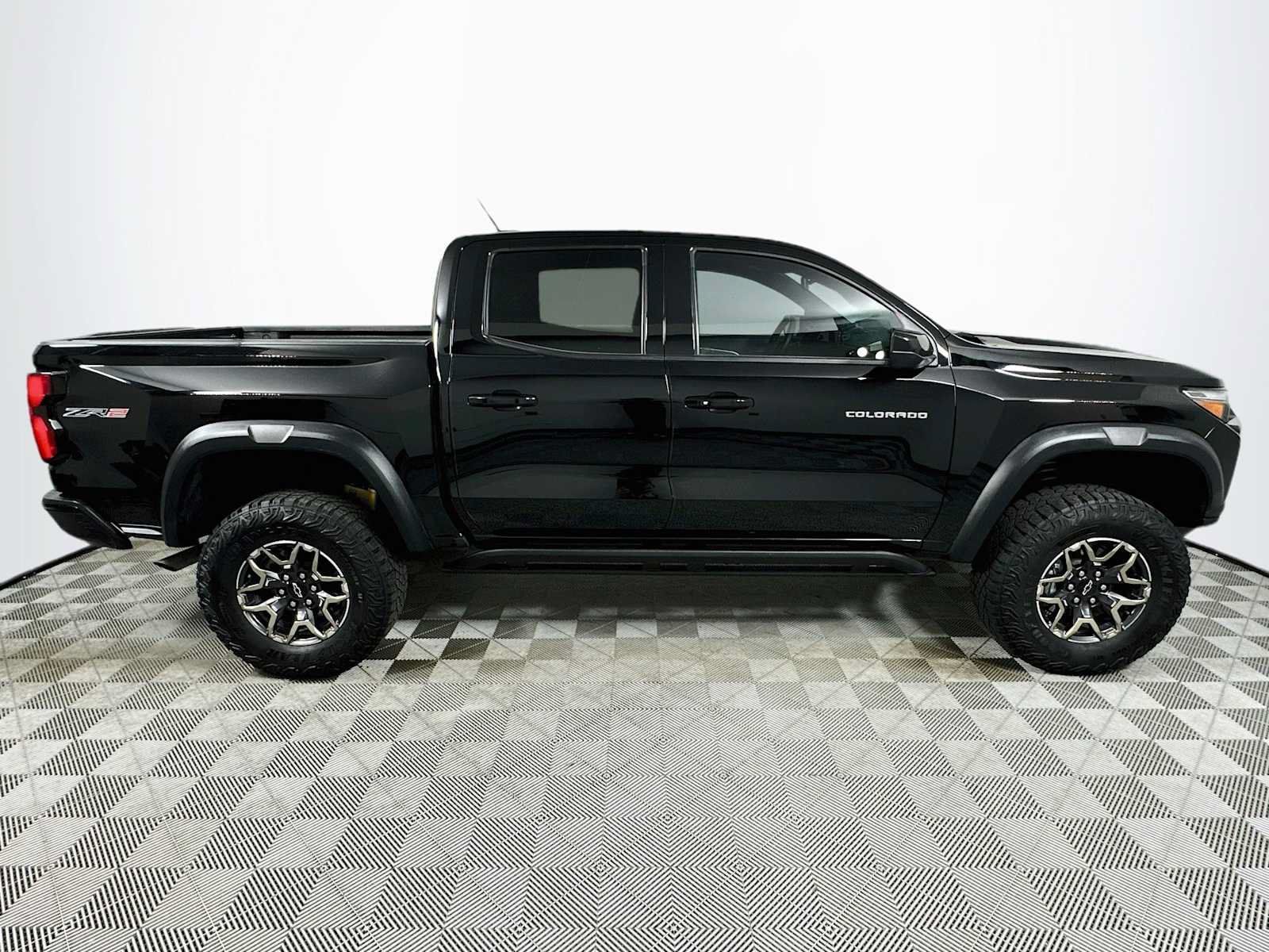 Used 2024 Chevrolet Colorado ZR2 w/ Safety Package AWD/4WD image 8