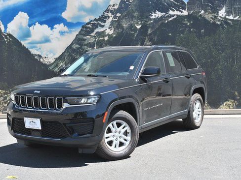 Used 2023 Jeep Grand Cherokee Laredo AWD/4WD image 6