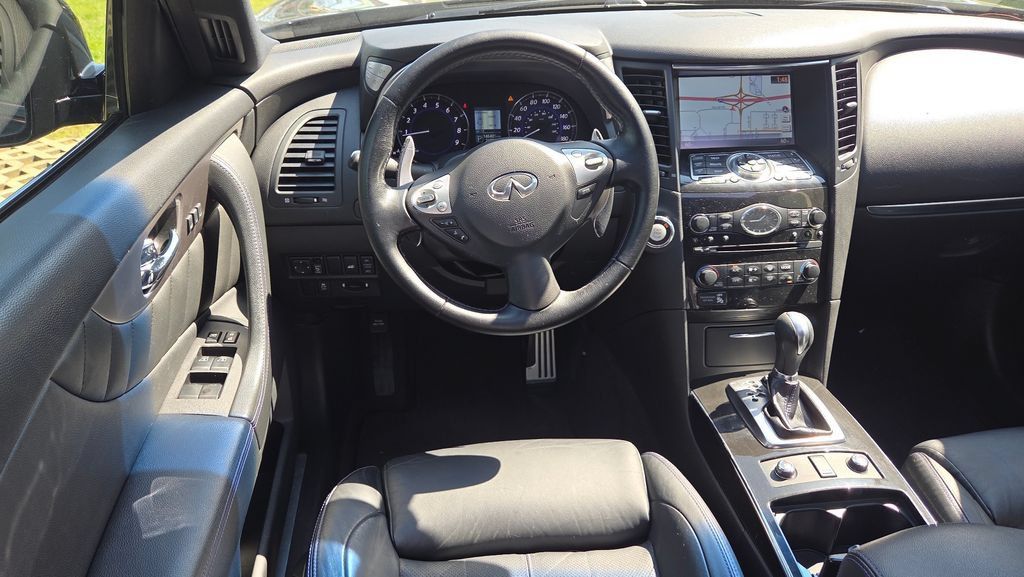 Used 2017 INFINITI QX70 AWD w/ Premium Package image 18