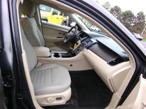 Used 2016 Ford Taurus SE image 30