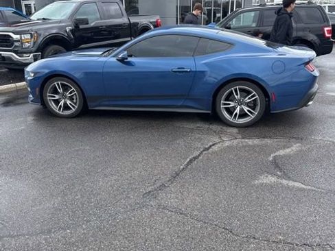 Used 2024 Ford Mustang Coupe image 3