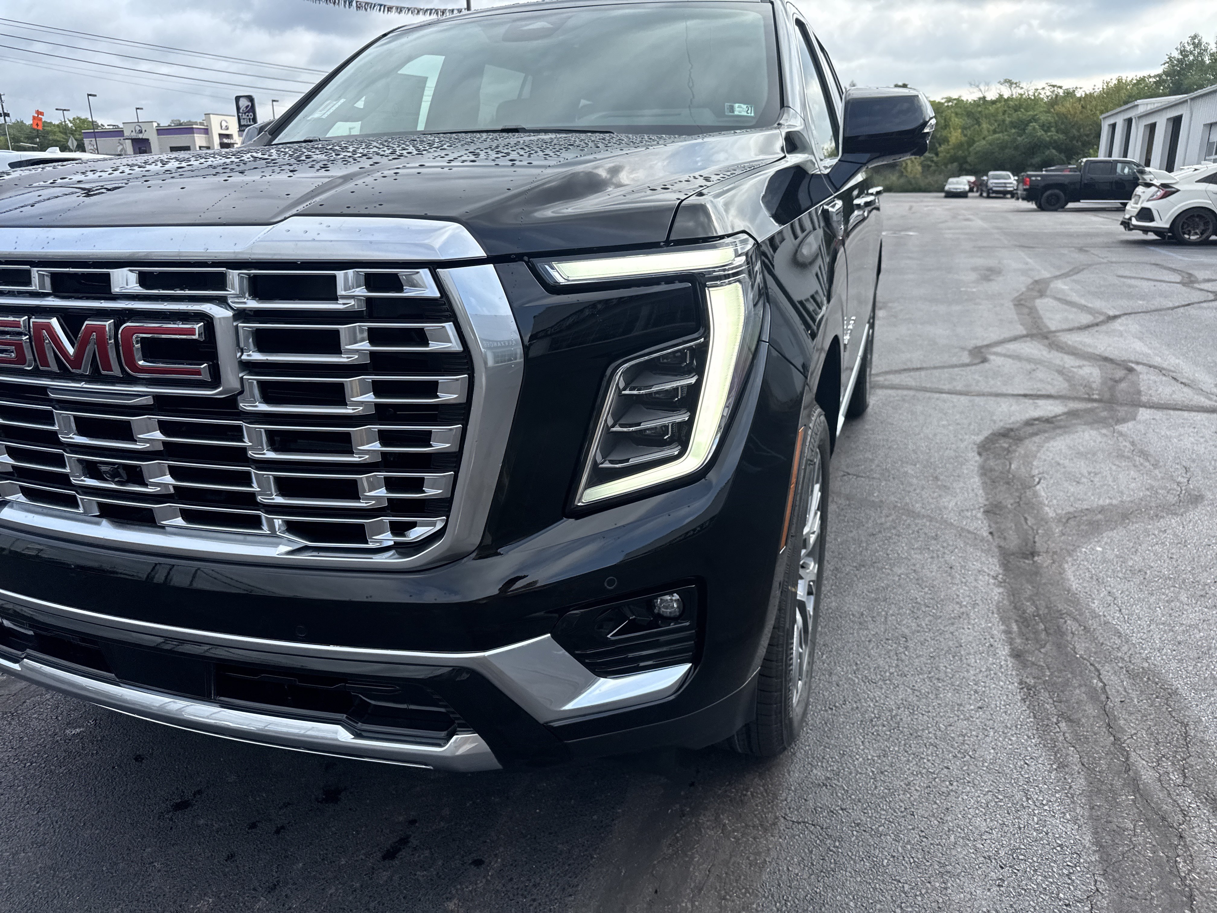 New 2026 GMC Yukon Denali w/ Denali Reserve Package AWD/4WD image 10