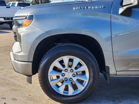 Used 2025 Chevrolet Silverado 1500 Custom image 8