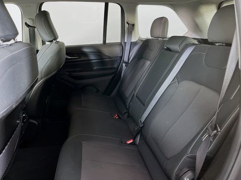 Used 2023 Jeep Grand Cherokee Laredo RWD image 31