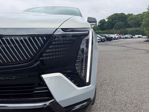Certified 2025 Cadillac Escalade IQ Sport 2 AWD/4WD image 7