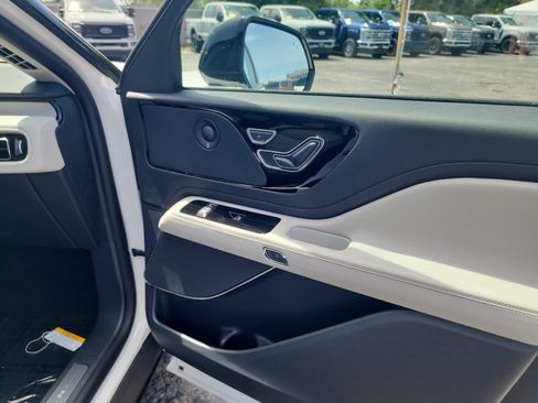 New 2026 Lincoln Aviator Reserve AWD/4WD image 28