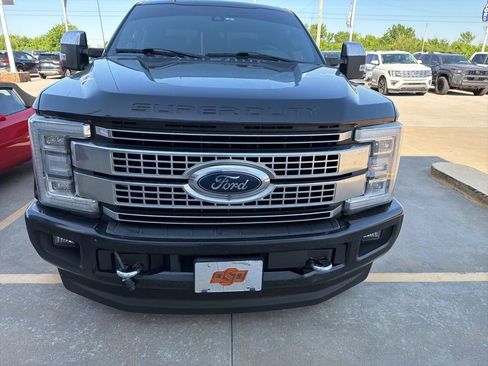 Used 2019 Ford F250 Platinum w/ Platinum Ultimate Package AWD/4WD image 4