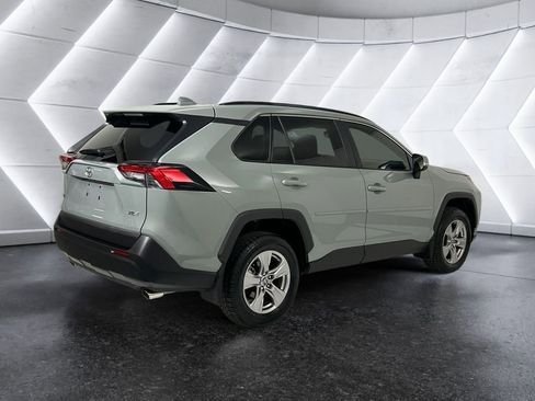 Used 2022 Toyota RAV4 XLE w/ Convenience Package image 4