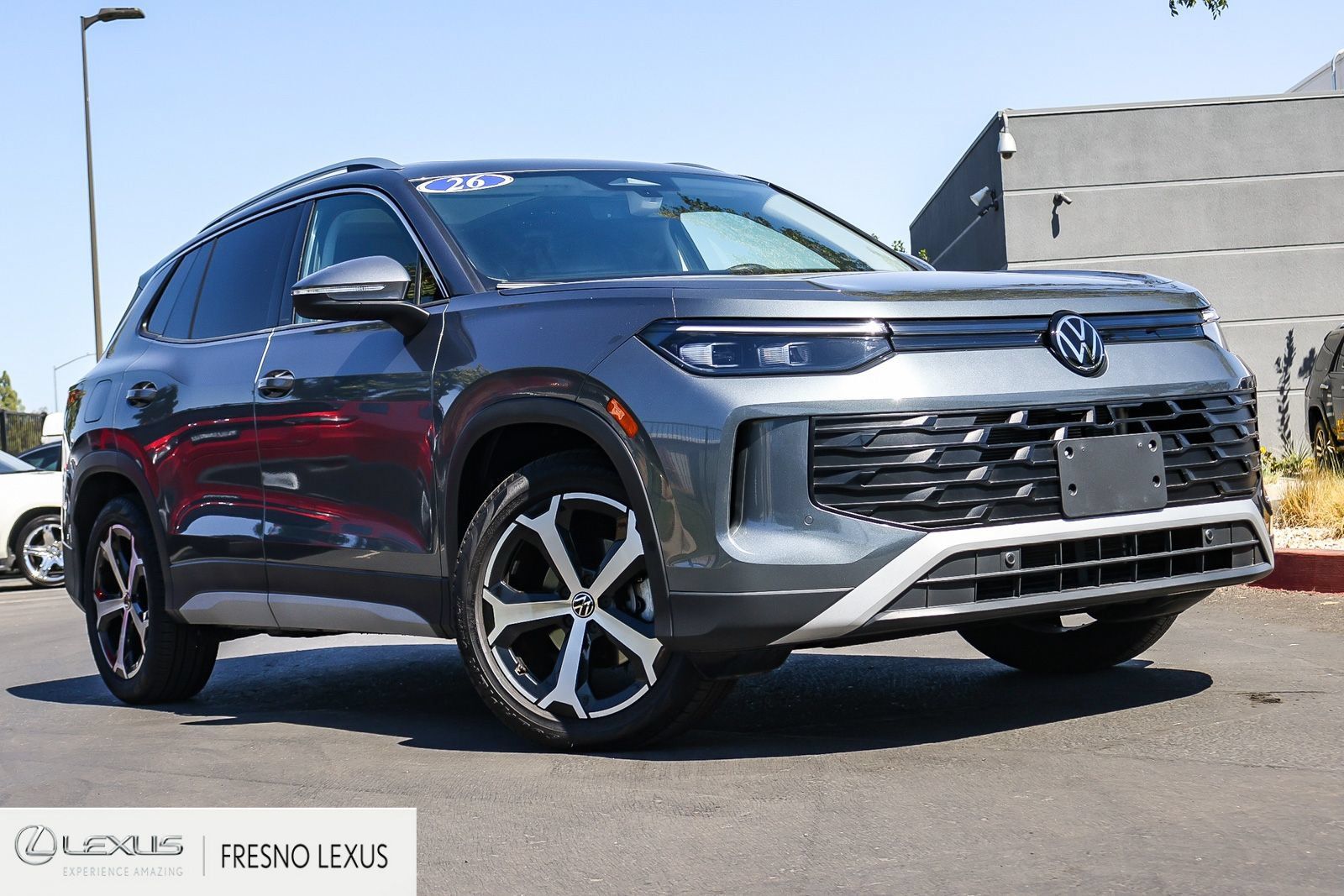 Used 2026 Volkswagen Tiguan SE FWD image 1