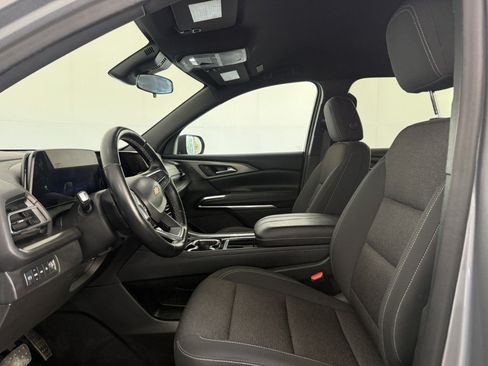 Used 2024 Chevrolet Traverse LT AWD/4WD image 17