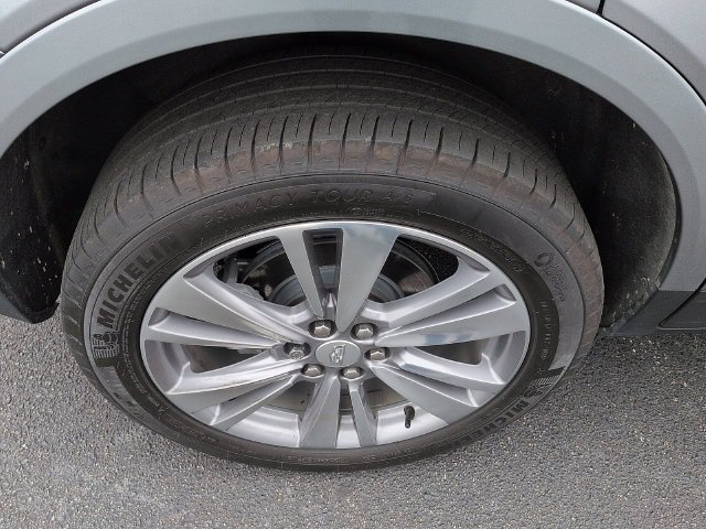 Used 2025 Cadillac XT5 Premium Luxury w/ Technology Package AWD/4WD image 9