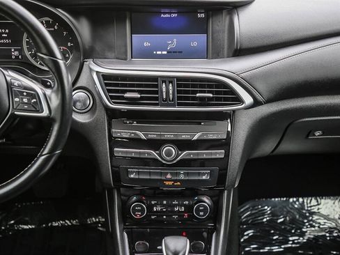 Used 2017 INFINITI QX30 image 16