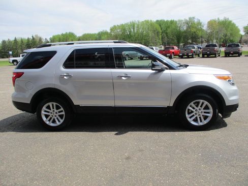Used 2015 Ford Explorer XLT w/ Equipment Group 202A AWD/4WD image 10