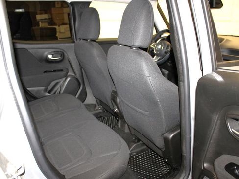 Used 2020 Jeep Renegade Latitude w/ Cold Weather Group image 30