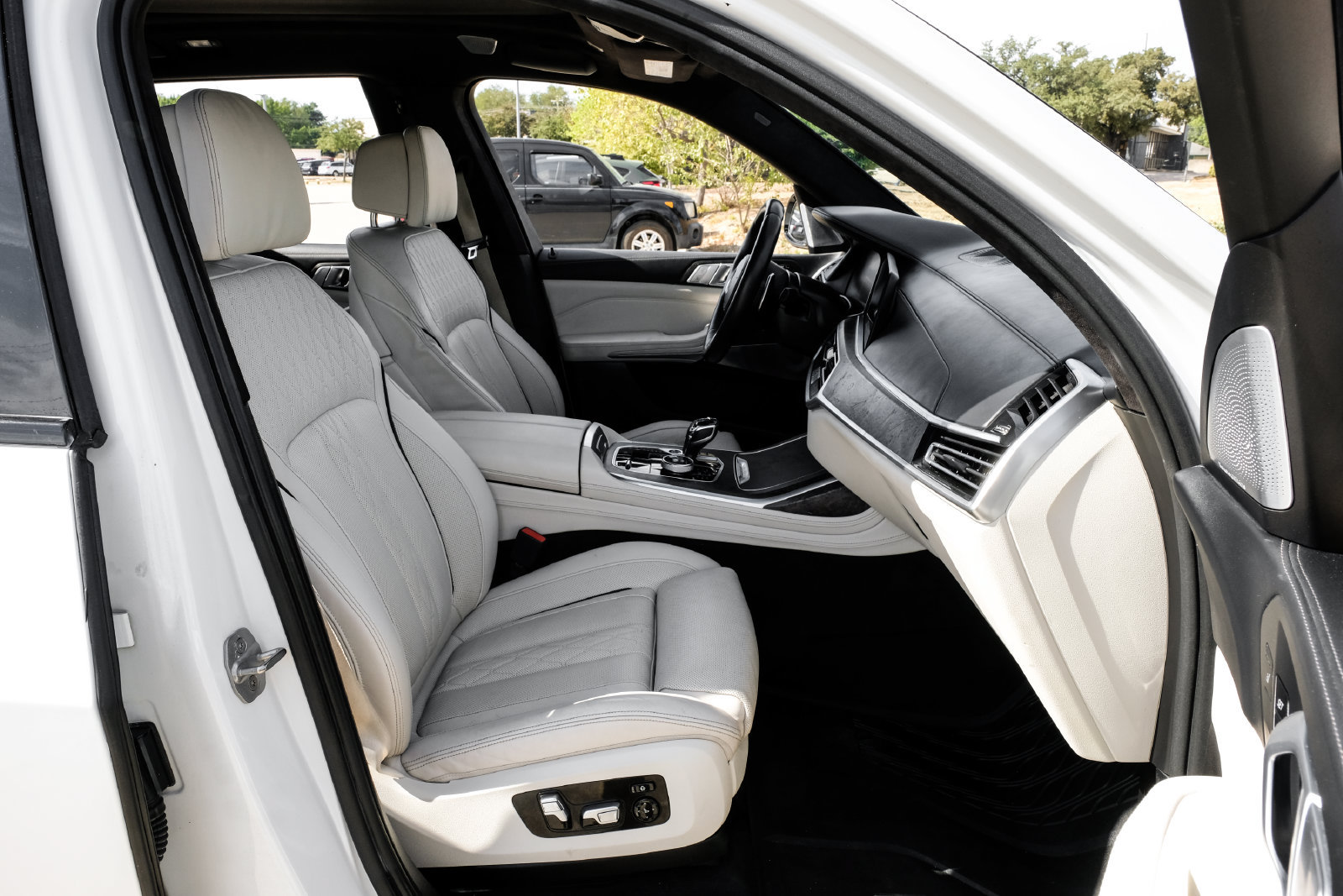 Used 2020 BMW X7 M50i w/ Dynamic Handling Package AWD/4WD image 43