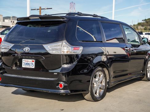 Used 2014 Toyota Sienna SE image 9