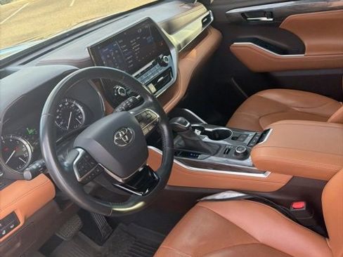 Used 2020 Toyota Highlander Platinum image 21