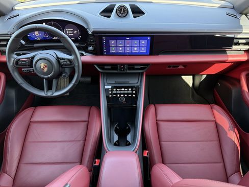 Used 2025 Porsche Macan 4 Electric image 14