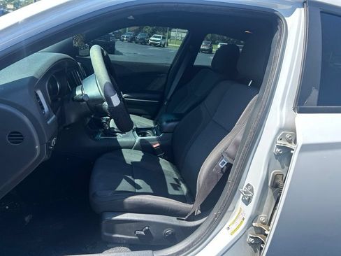 Used 2019 Dodge Charger SXT RWD image 8