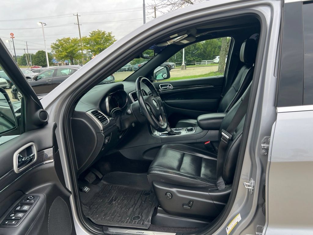 Used 2018 Jeep Grand Cherokee Overland AWD/4WD image 5
