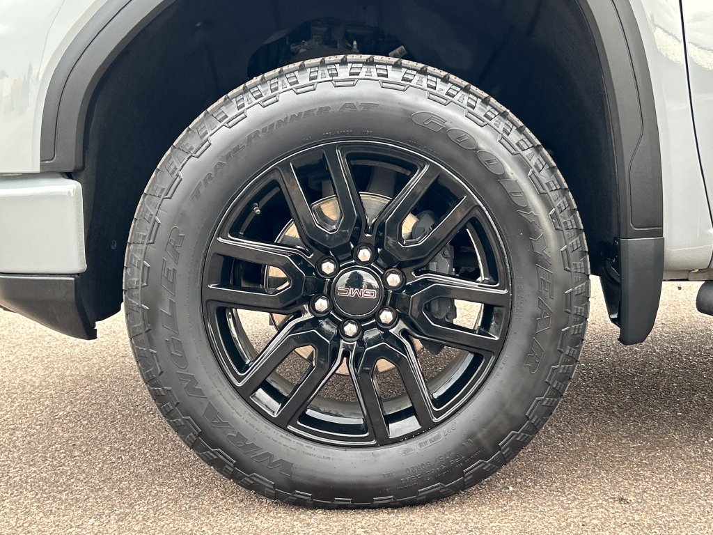 Used 2024 GMC Sierra 1500 AT4 w/ Technology Package AWD/4WD image 28