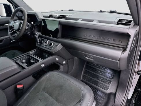 Used 2024 Land Rover Defender 90 V8 AWD/4WD image 19