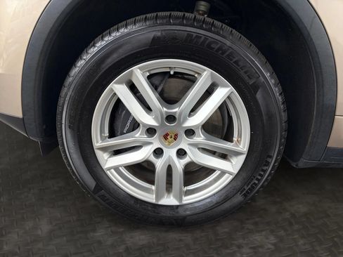 Used 2016 Porsche Cayenne AWD/4WD image 35