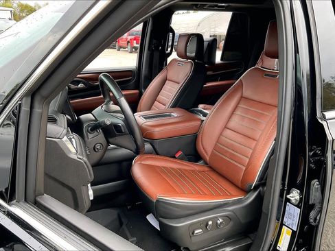 Used 2023 GMC Yukon Denali Ultimate image 7