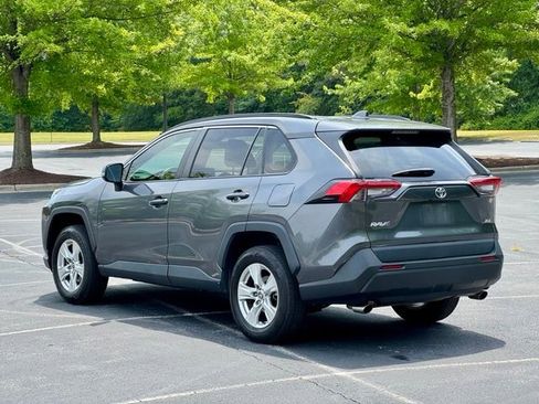 Used 2021 Toyota RAV4 XLE w/ Convenience Package FWD image 5
