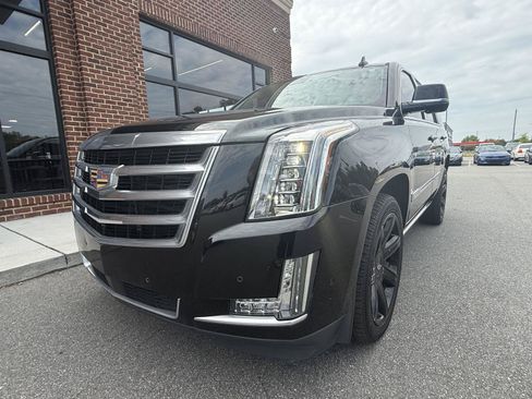 Used 2020 Cadillac Escalade Premium Luxury RWD image 11