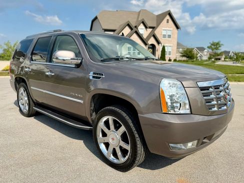 Used 2014 Cadillac Escalade Luxury AWD/4WD image 1