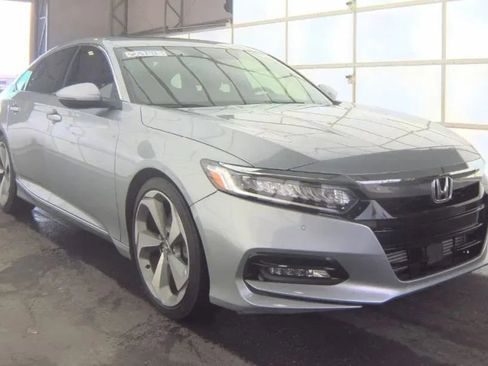 Used 2019 Honda Accord Touring image 2