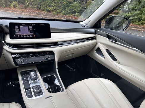 Certified 2025 INFINITI QX60 Luxe image 17