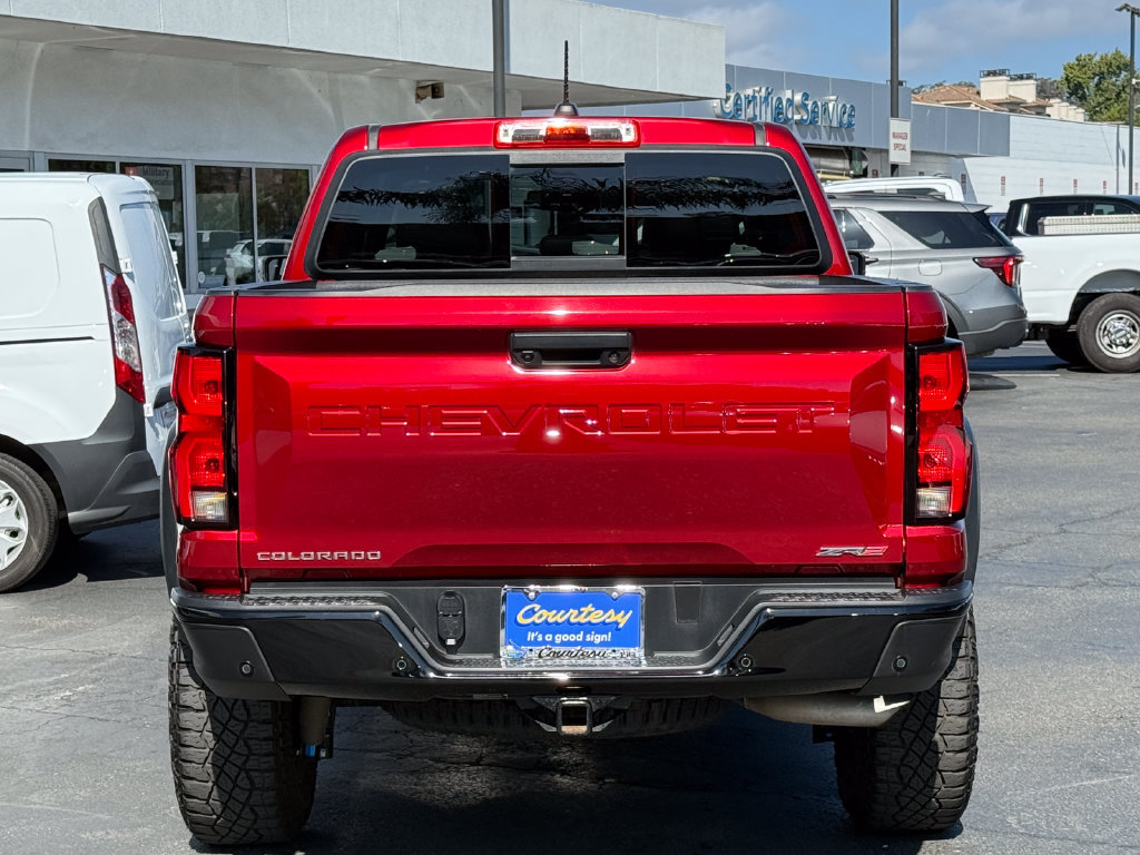 Used 2024 Chevrolet Colorado ZR2 w/ ZR2 Convenience Package III AWD/4WD image 8