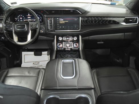Used 2024 GMC Yukon XL Denali AWD/4WD image 10
