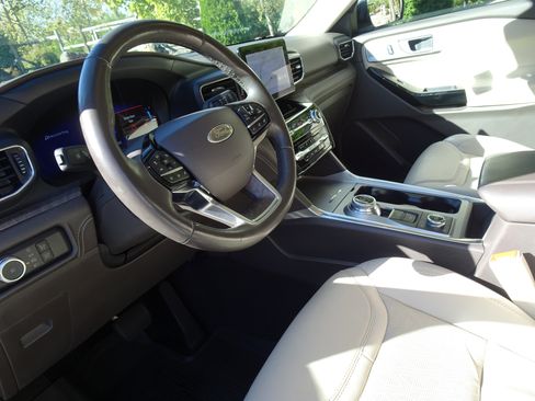 Used 2023 Ford Explorer Platinum w/ Equipment Group 601A image 15