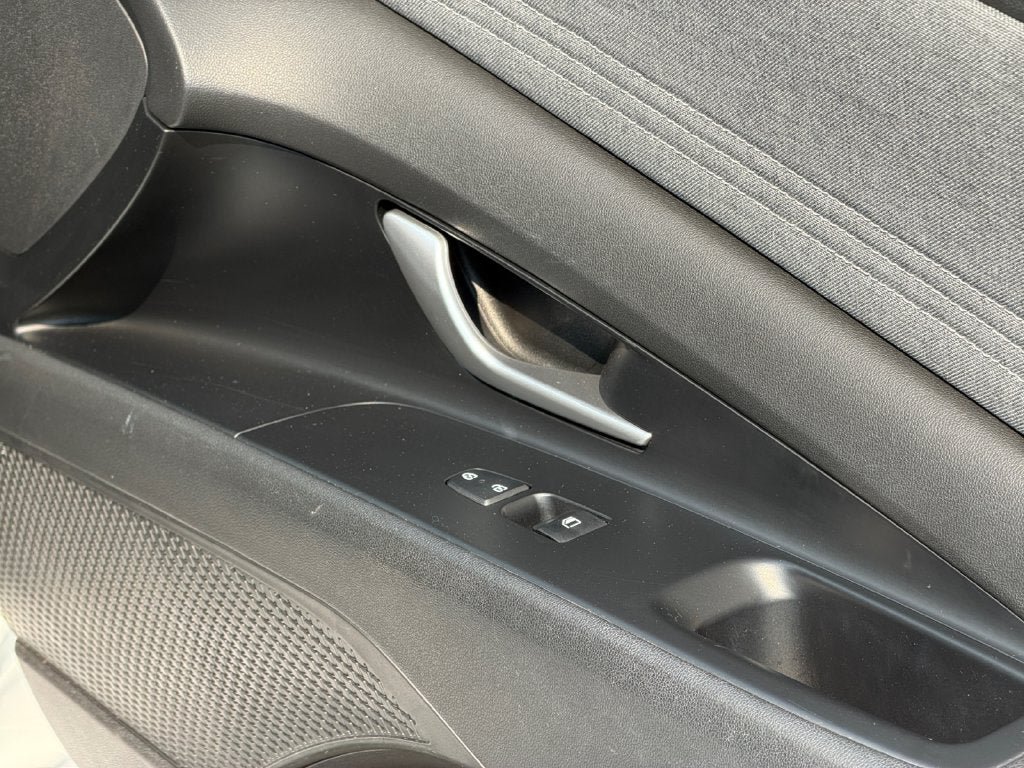 Used 2021 Hyundai Elantra Limited FWD image 26