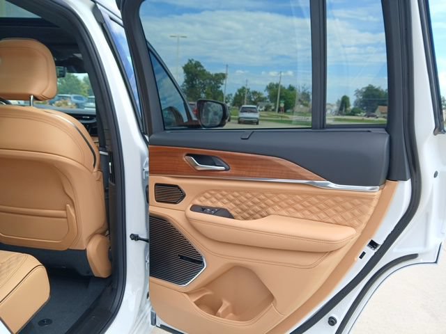 New 2027 Jeep Grand Cherokee Summit w/ Adv Protech Group IV AWD/4WD image 27