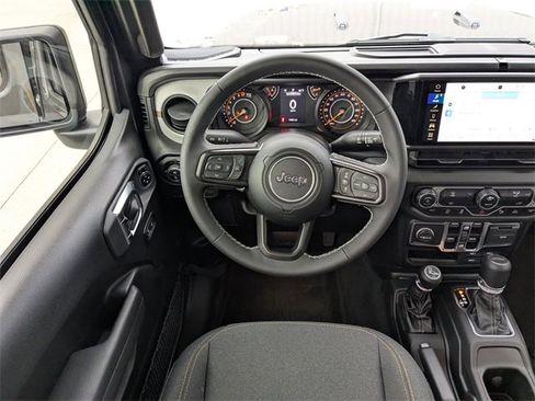 Used 2025 Jeep Gladiator Sport image 13