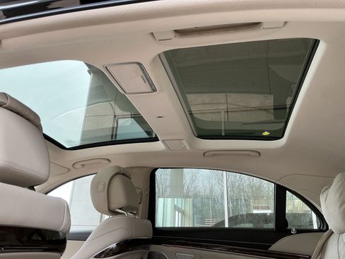 Used 2017 Mercedes-Benz S 550 4MATIC Sedan image 31