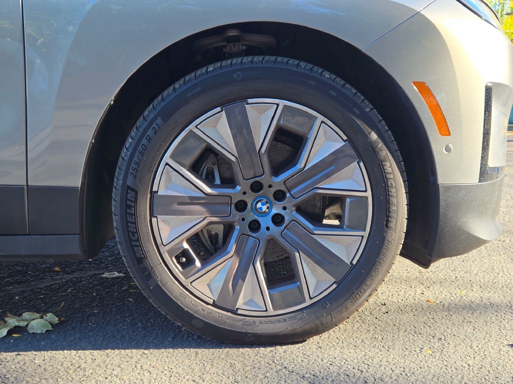 Used 2023 BMW iX xDrive50 w/ Convenience Package AWD/4WD image 9