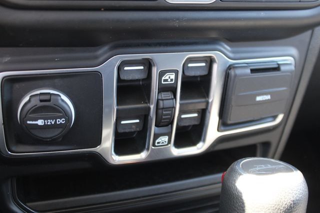 Used 2022 Jeep Gladiator Sport AWD/4WD image 25