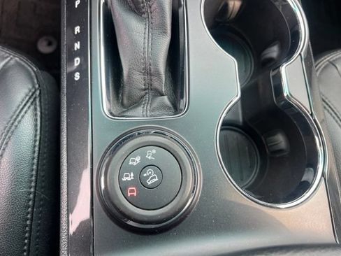 Used 2016 Ford Explorer XLT w/ Equipment Group 202A AWD/4WD image 30