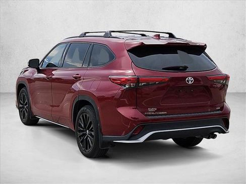 Used 2023 Toyota Highlander XSE FWD image 8