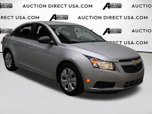 Used 2014 Chevrolet Cruze LS FWD image 2