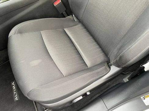 Used 2025 Nissan Altima 2.5 SV FWD image 25