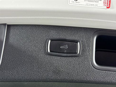 Used 2021 Porsche Macan image 38