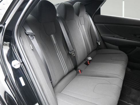 Used 2025 Hyundai Elantra Sport FWD image 13